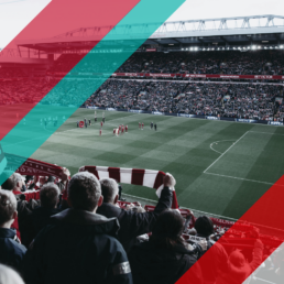 Voyage 2 nuits avec match Liverpool contre Arsenal à Anfield, logo Liverpool en haut à gauche, couleurs Arsenal en bas à droite.