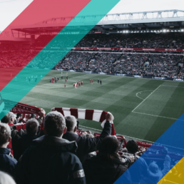 Voyage 2 nuits avec match Liverpool contre Brighton à Anfield, logo Liverpool en haut à gauche, couleurs Brighton en bas à droite.