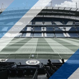 Voyage 2 nuits avec match Manchester City contre Chelsea à l'Etihad Stadium, logo Manchester City en haut à gauche, couleurs Chelsea en bas à droite.