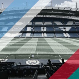 Voyage 2 nuits avec match Manchester City contre Liverpool à l'Etihad Stadium, logo Manchester City en haut à gauche, couleurs Liverpool en bas à droite.