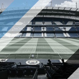 Voyage 2 nuits avec match Manchester City contre Newcastle à l'Etihad Stadium, logo Manchester City en haut à gauche, couleurs Newcastle en bas à droite.