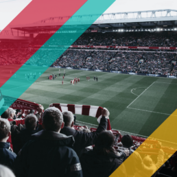 Voyage 2 nuits avec match Liverpool contre Wolverhampton à Anfield, logo Liverpool en haut à gauche, couleurs Wolverhampton en bas à droite.