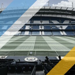 Voyage 2 nuits avec match Manchester City contre Wolverhampton à l'Etihad Stadium, logo Manchester City en haut à gauche, couleurs Wolverhampton en bas à droite.